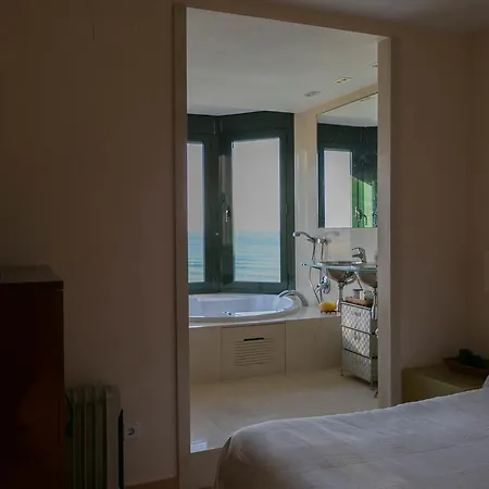Apartment 2 Bedroom In Sa Punta, Begur- Sea Views, Terrace, Pool And Access To The